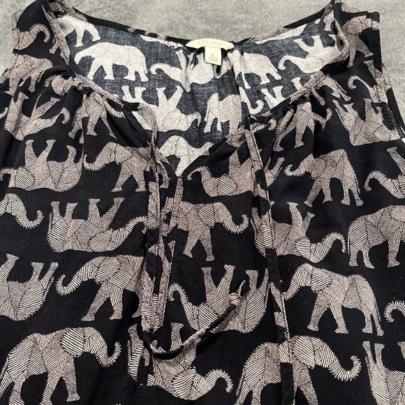So my size, large, black elephant tank top - Picture 4 of 6